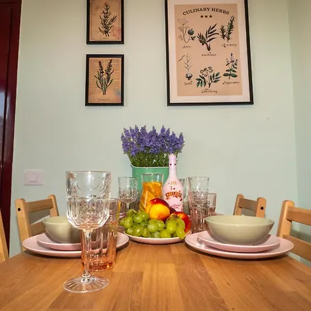 Casa Rosa - In The Center Of カレタ・デ・フステ