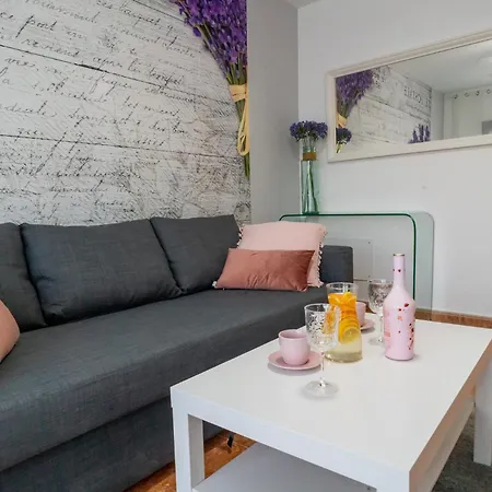 Casa Rosa - In The Center Of * カレタ・デ・フステ